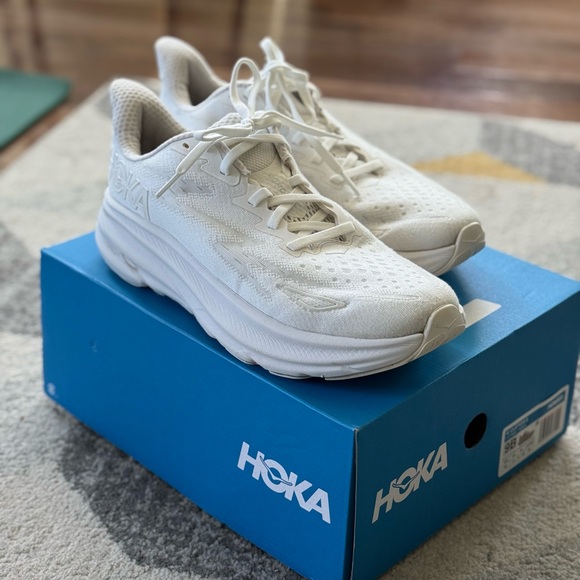 HOKA Clifton 9 White Sneakers – Women’s Size 9 (Comes with Original Box) - Picture 2 of 4